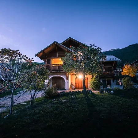 Hibou, Large With Mountain Views And Close To Slopes