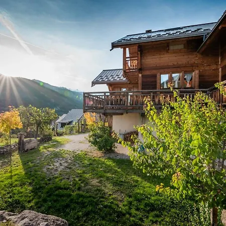 Chalet Hibou, Large With Mountain Views And Close To Slopes