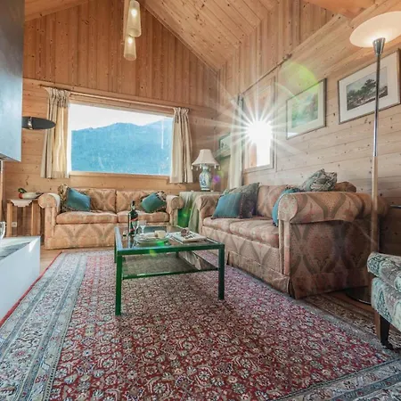 Chalet Hibou, Large With Mountain Views And Close To Slopes Saint-Chaffrey