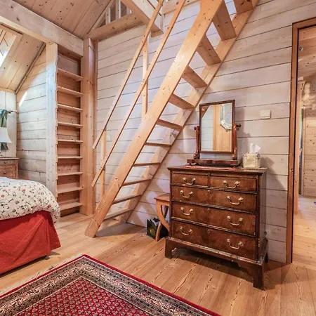 Hibou, Large With Mountain Views And Close To Slopes Chalet